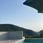 Merak With Private Pool - Total Privacy & Relaxation *