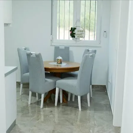 Merak With Private Pool - Total Privacy & Relaxation * Humilisani