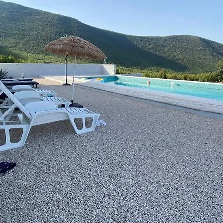 Merak With Private Pool - Total Privacy & Relaxation * Humilisani